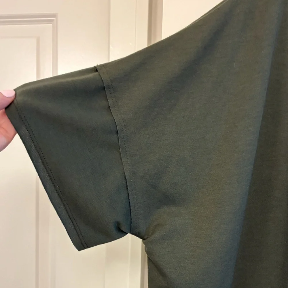 NWT THREE BIRD NEST The Nest On The Go V Neck Essential Tee Olive Women’s Large - Picture 3 of 7